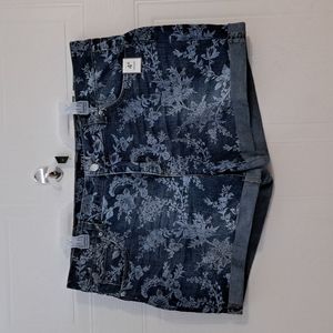 New Time and Tru Mid Rise Short Jeans Size 18